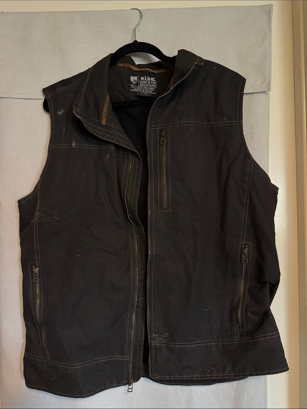 KUHL Men’s Black Utility Vest with Zip Pockets